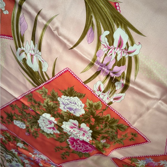 Emanuel Ungaro 100% silk scarf - Picture 3 of 5